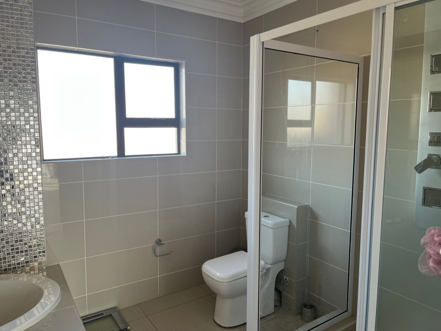 To Let 4 Bedroom Property for Rent in Heuwelsig Free State